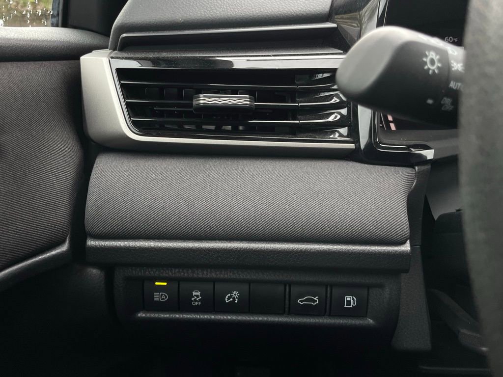 Used 2025 Toyota Camry SE image 13