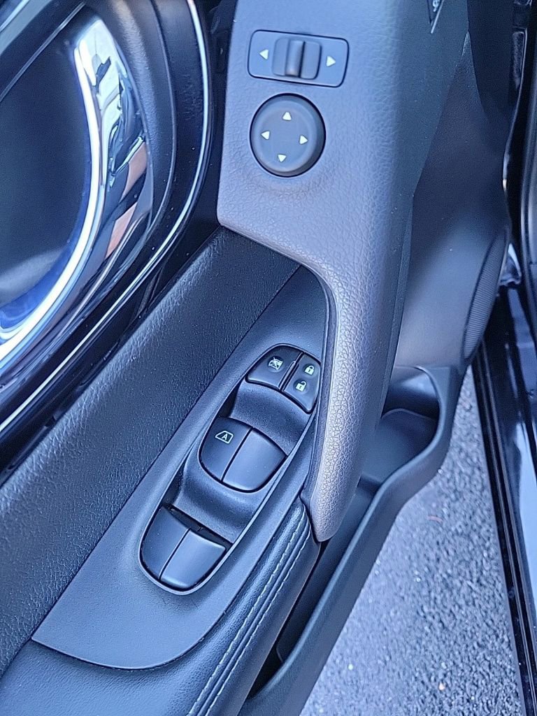 Used 2022 Nissan Rogue Sport SV w/ Technology Package image 26