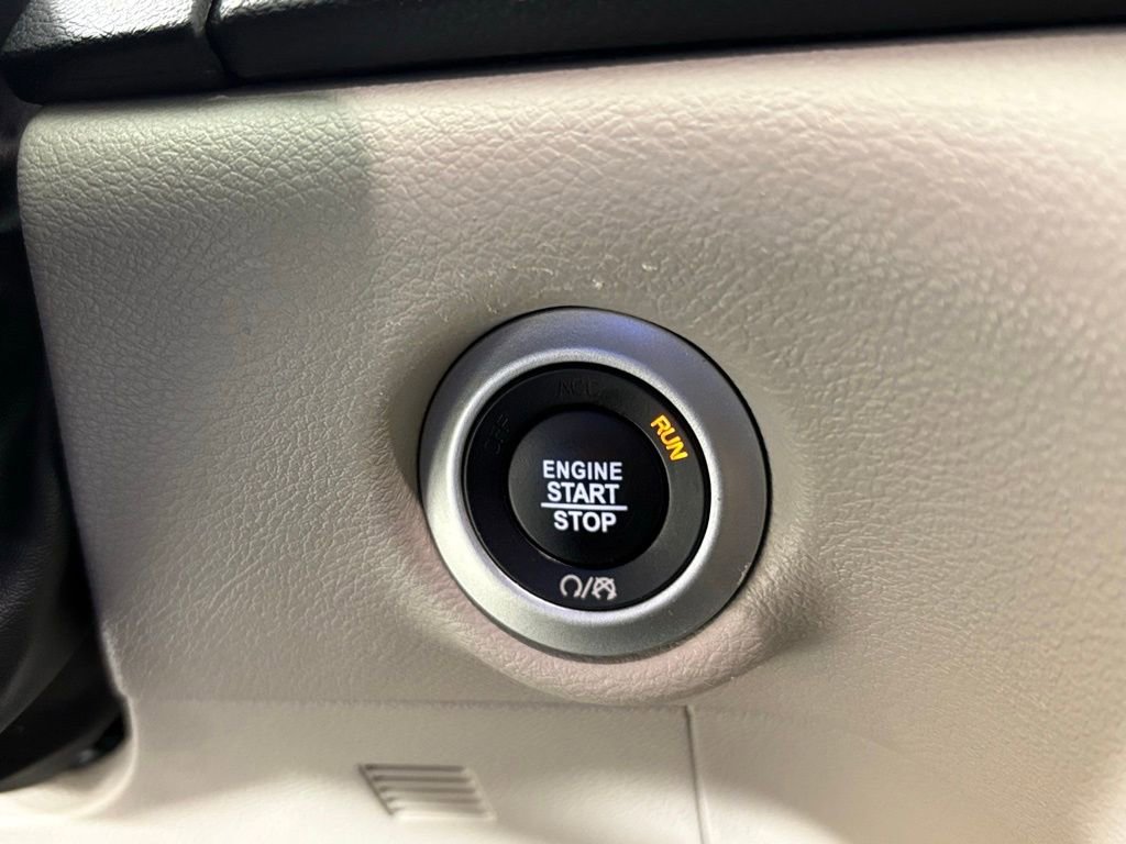 Used 2022 Chrysler Pacifica Touring-L image 23