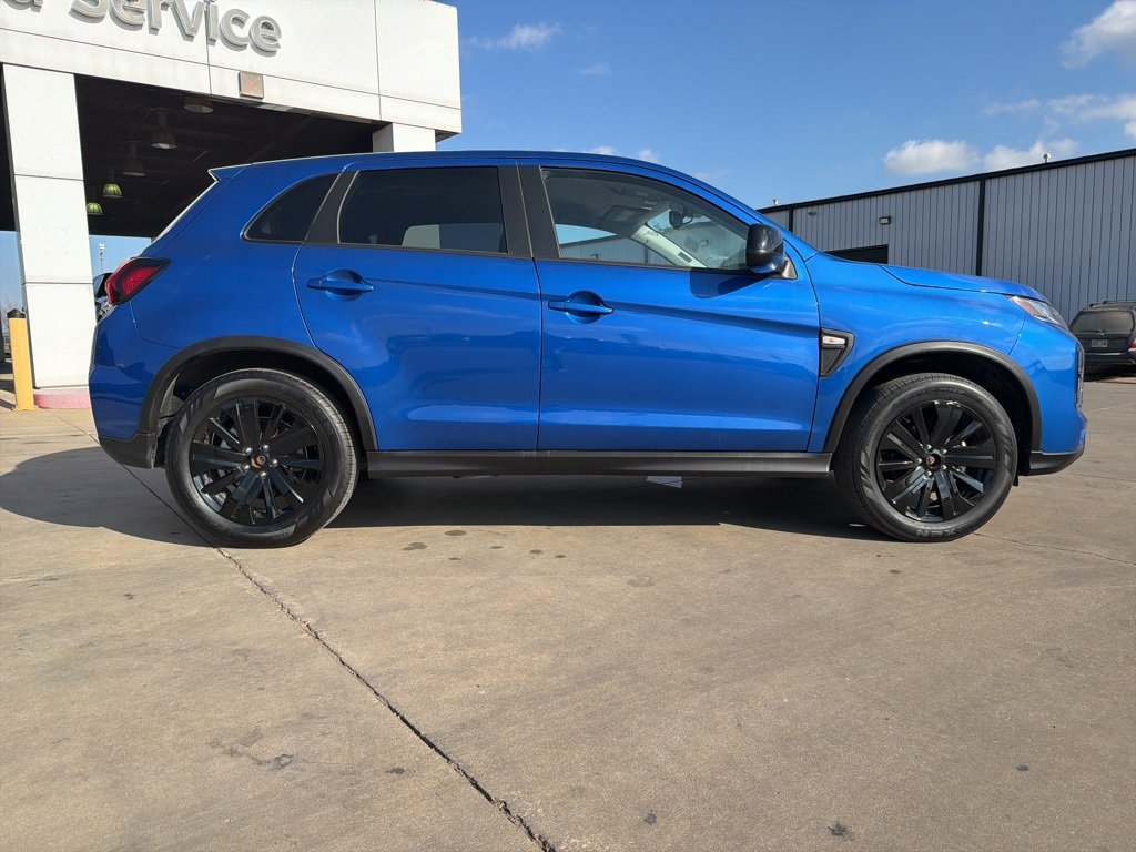 Used 2025 Mitsubishi Outlander Sport LE image 2