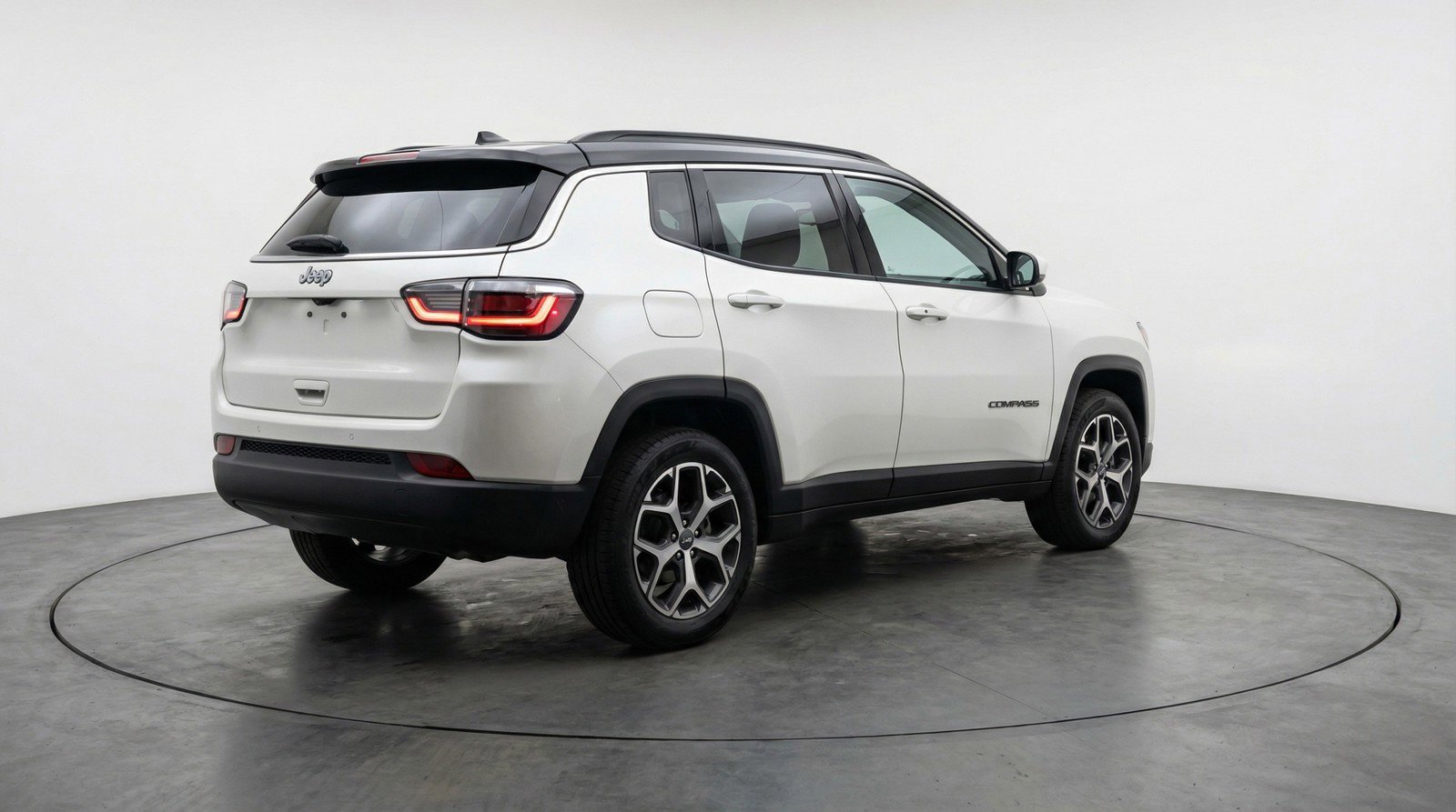 Used 2025 Jeep Compass Limited image 9