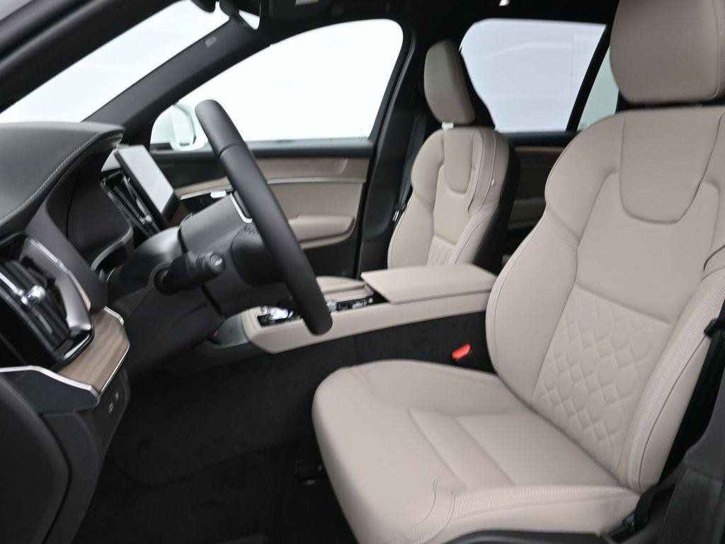 New 2026 Volvo XC90 T8 Plus w/ Protection Package Premier AWD/4WD image 8