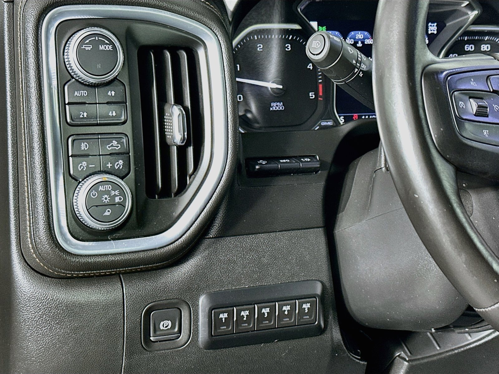 Used 2020 GMC Sierra 3500 AT4 w/ AT4 Premium Package AWD/4WD image 11