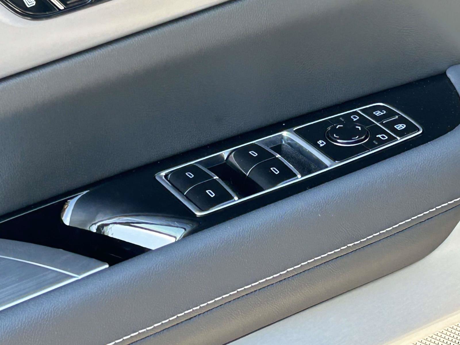 New 2027 Cadillac Vistiq Luxury AWD/4WD image 18