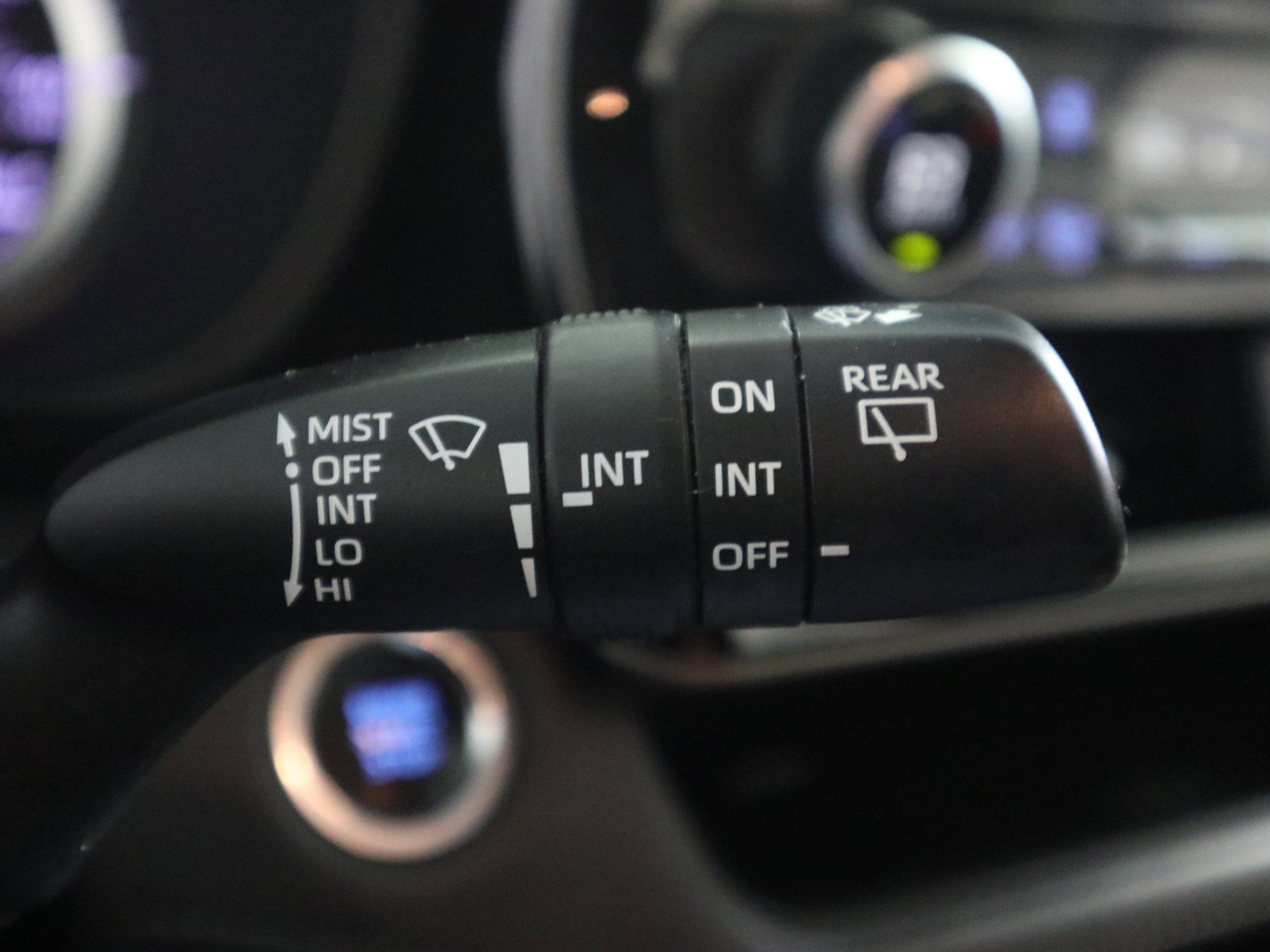 Used 2020 Toyota Highlander LE image 32