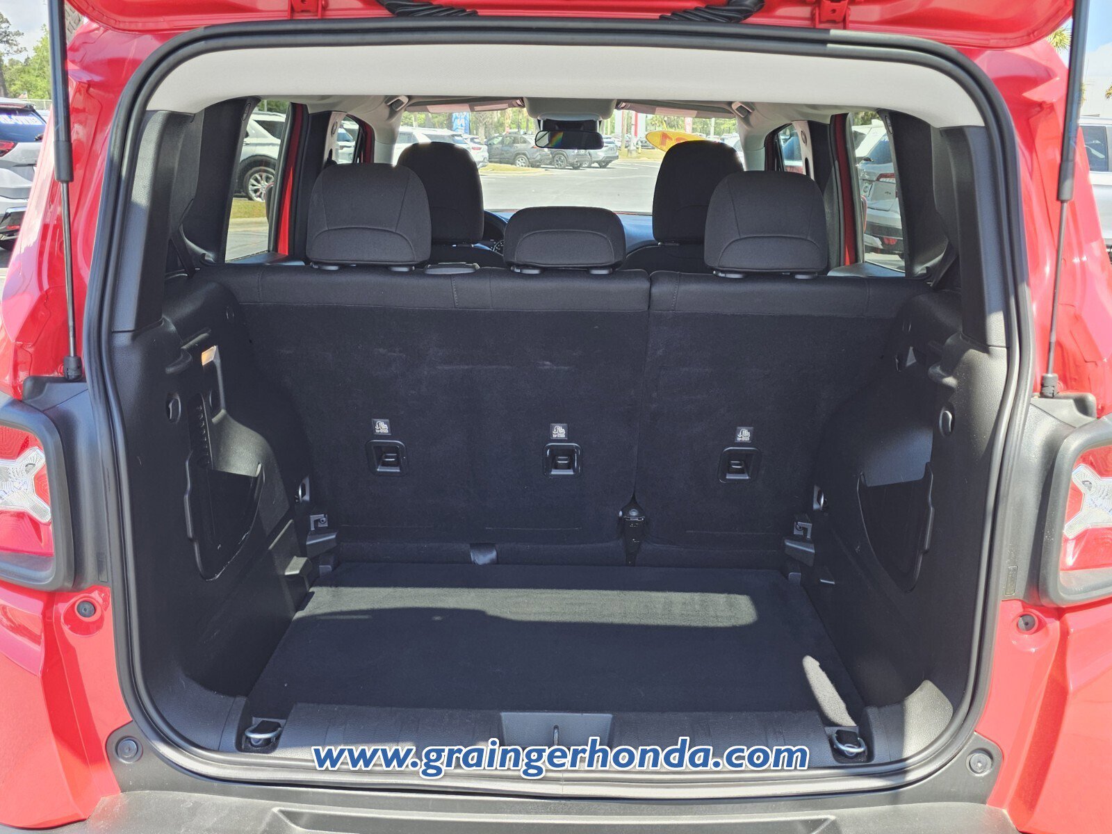 Used 2021 Jeep Renegade Latitude FWD image 13