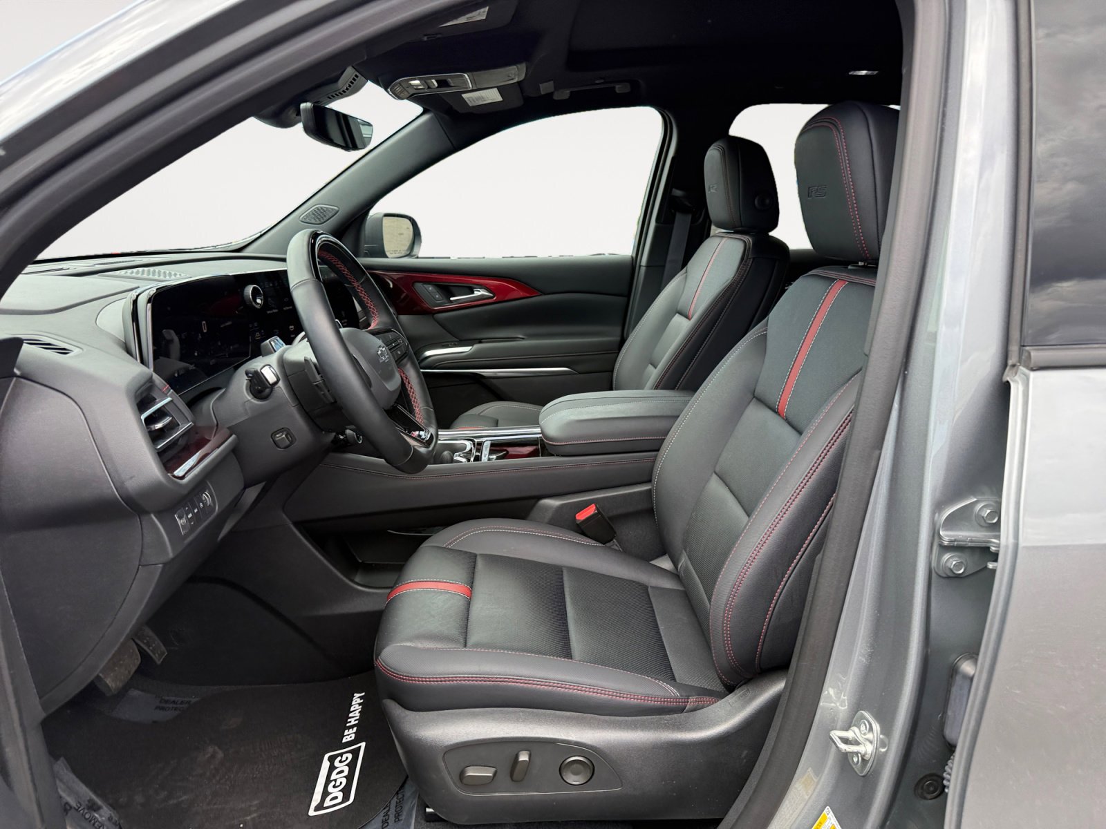 Used 2025 Chevrolet Traverse RS w/ LPO, Floor Liner Package image 10