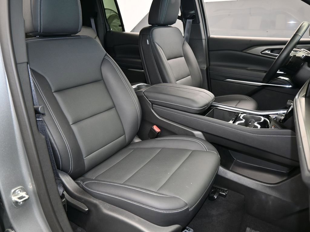 Used 2025 Chevrolet Traverse LT image 43