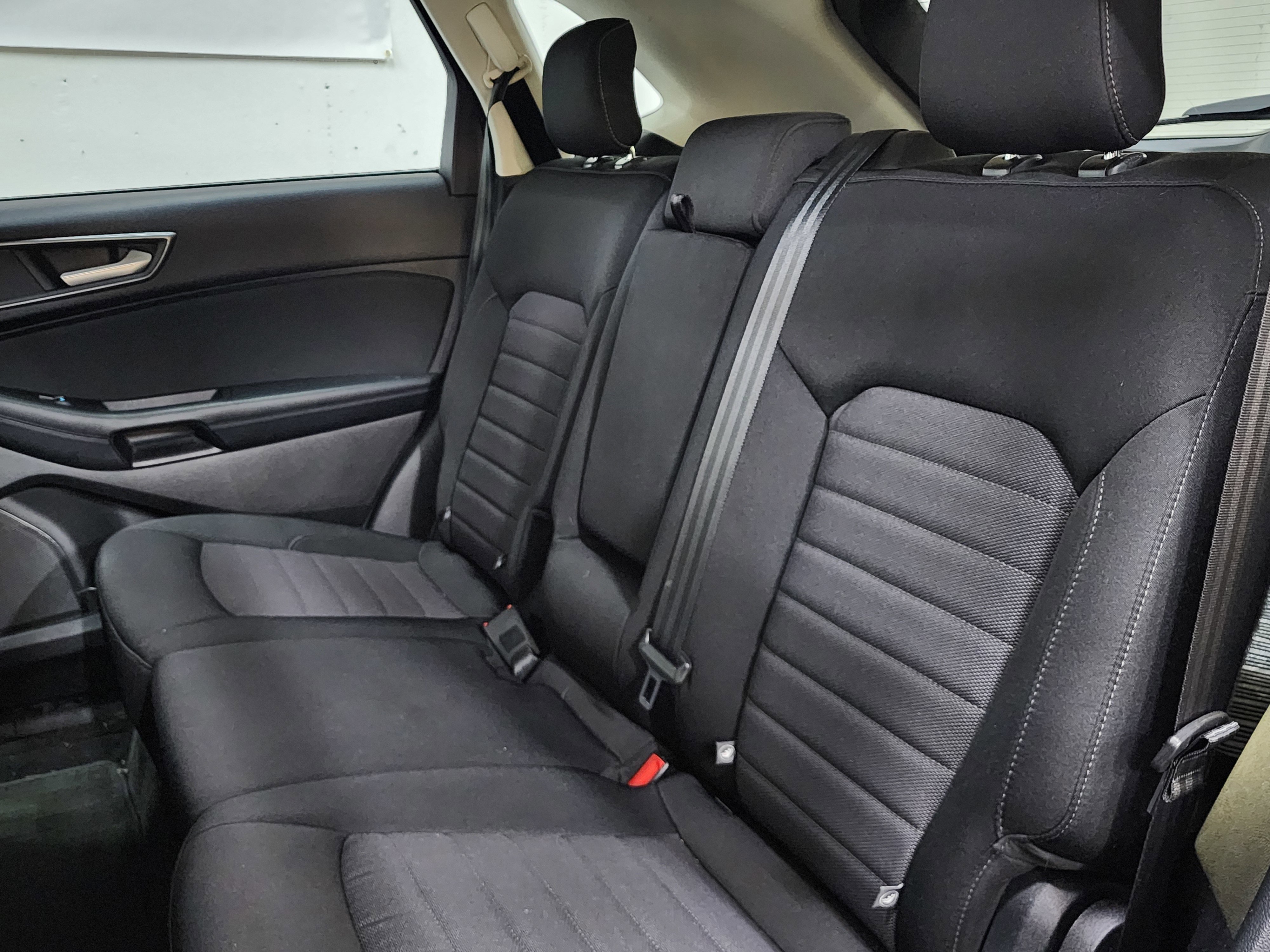 Used 2018 Ford Edge SE image 17