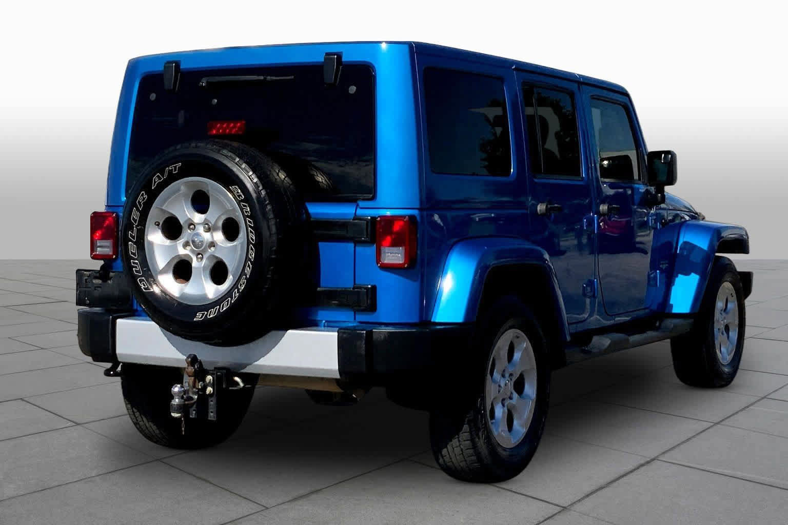 Used 2015 Jeep Wrangler Unlimited Sahara w/ Connectivity Group image 13