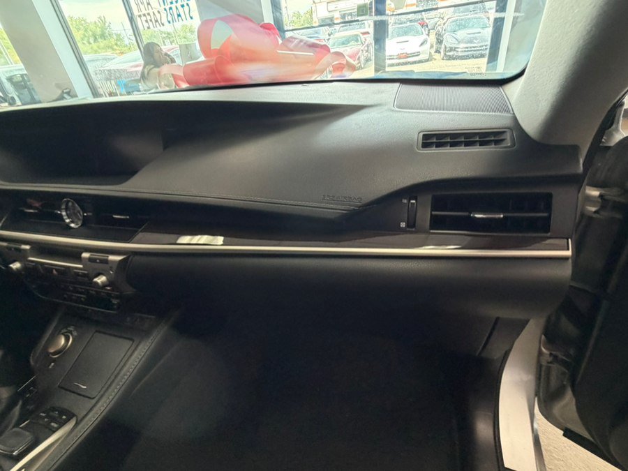 Used 2018 Lexus ES 350 w/ Navigation System Package FWD image 38