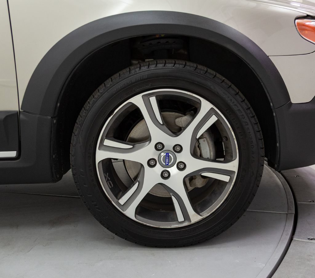Used 2015 Volvo XC70 T6 w/ Technology Package AWD/4WD image 23