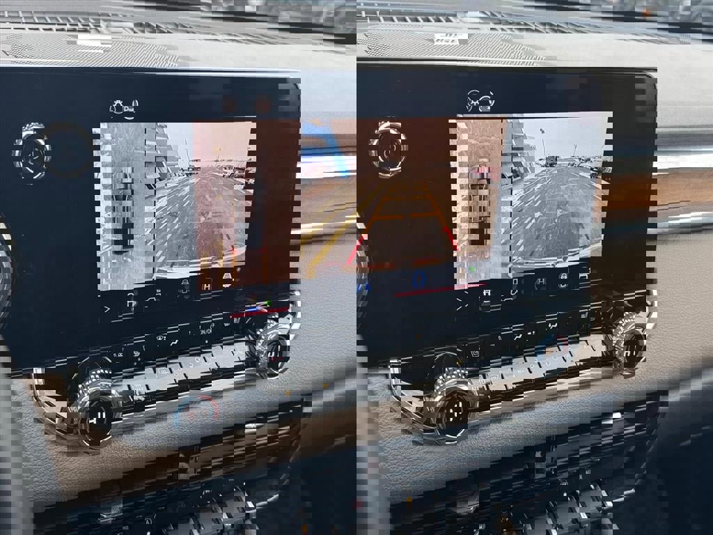 Used 2024 GMC Canyon Denali image 16