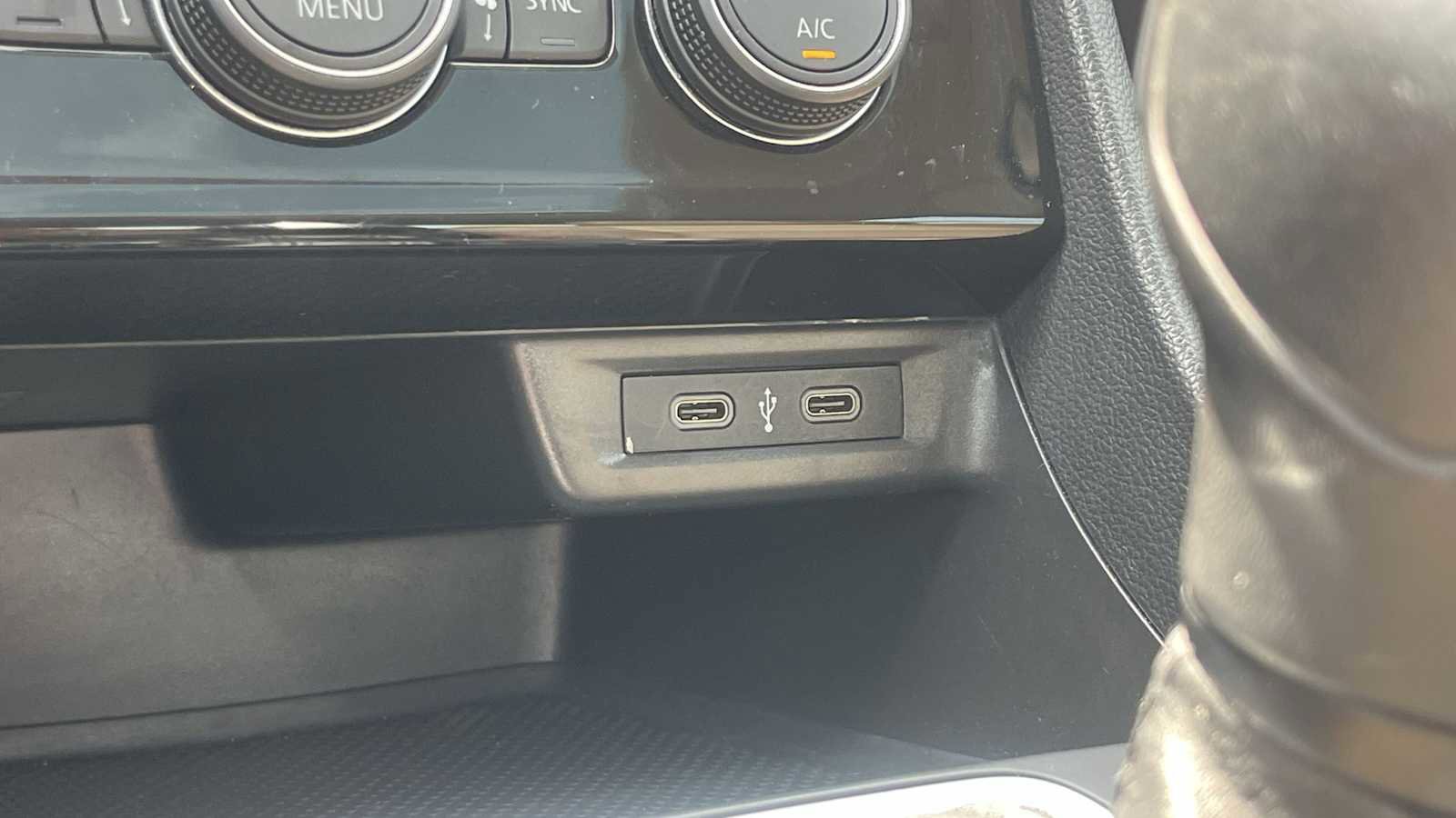 Used 2020 Volkswagen Jetta SE w/ SE Cold Weather Package FWD image 46