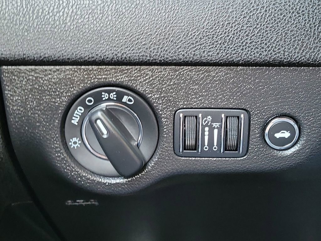 Used 2023 Chrysler 300 Touring w/ Sport Appearance Package image 11