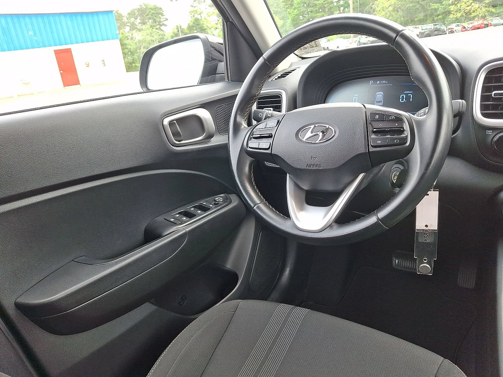 Used 2023 Hyundai Venue SEL FWD image 15