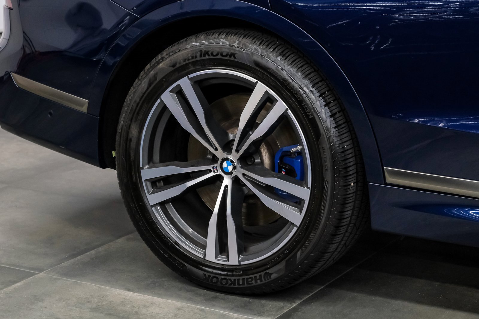 Used 2022 BMW X7 M50i w/ Executive Package image 59