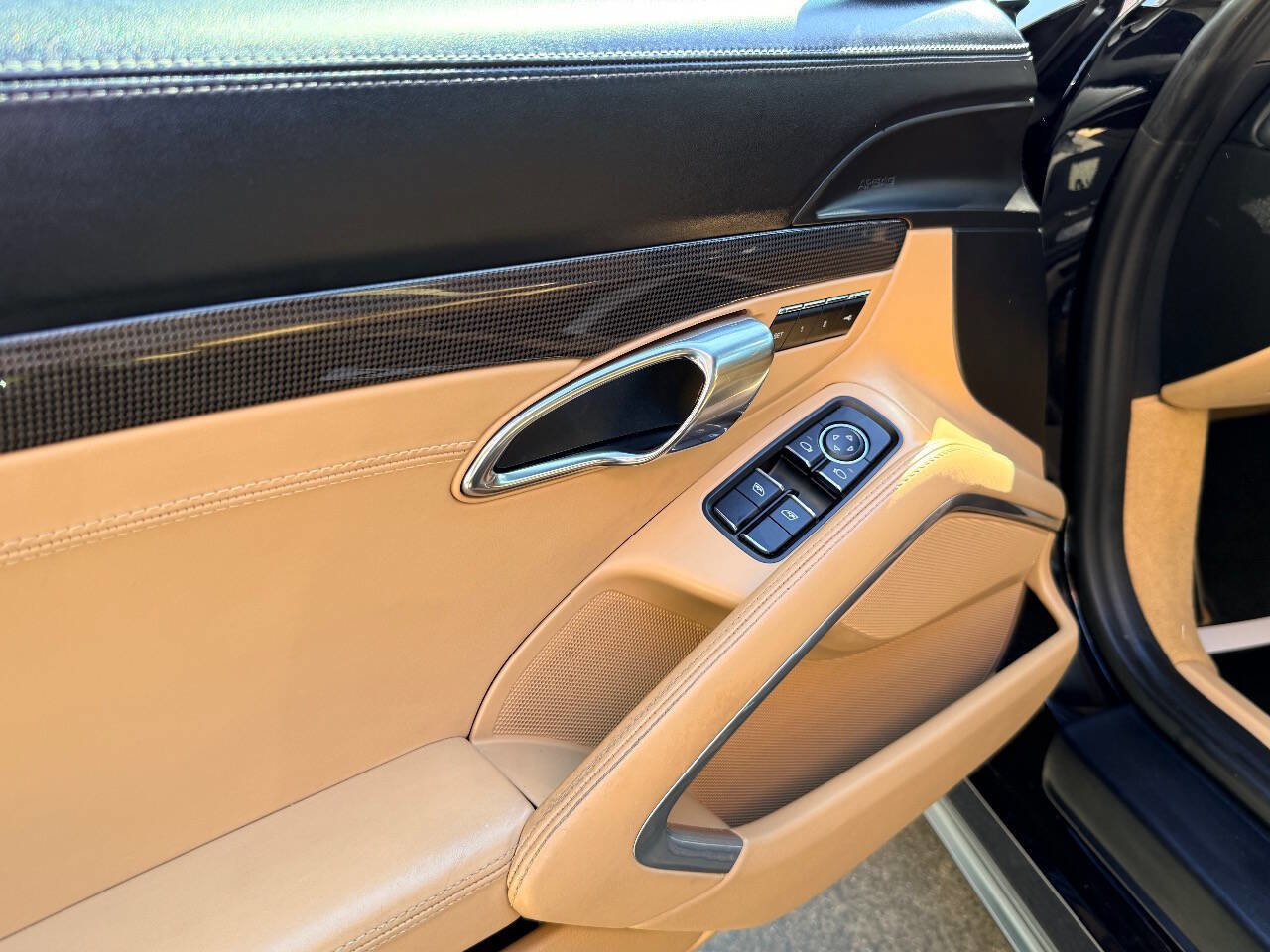 Used 2015 Porsche 911 Turbo S image 17