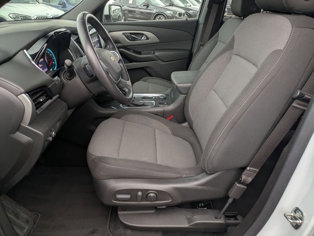 Used 2022 Chevrolet Traverse LT FWD image 11