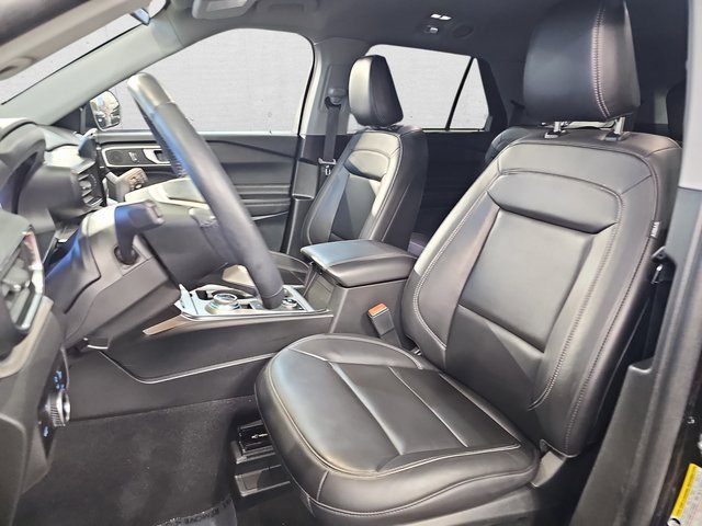 Used 2023 Ford Explorer XLT w/ Equipment Group 202A image 16
