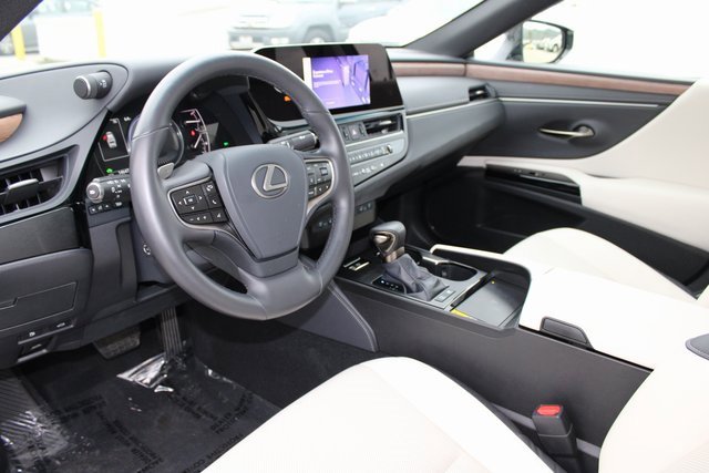 Certified 2025 Lexus ES 300h w/ Premium Package image 12