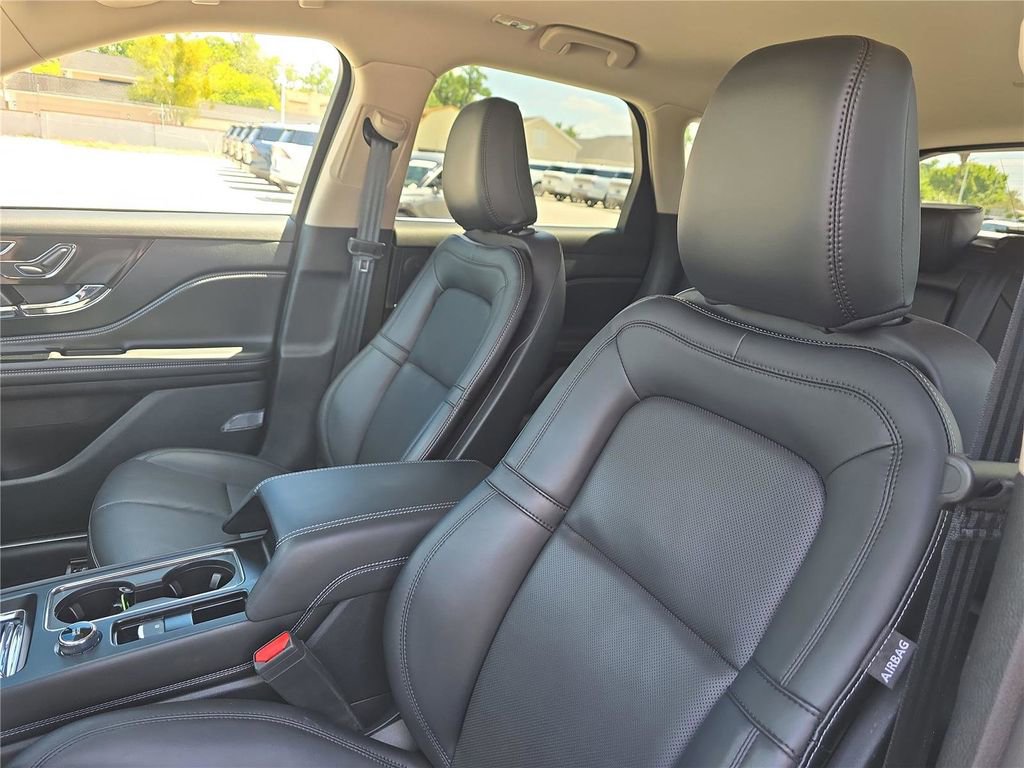 Used 2025 Lincoln Corsair FWD w/ Equipment Group 101A image 18