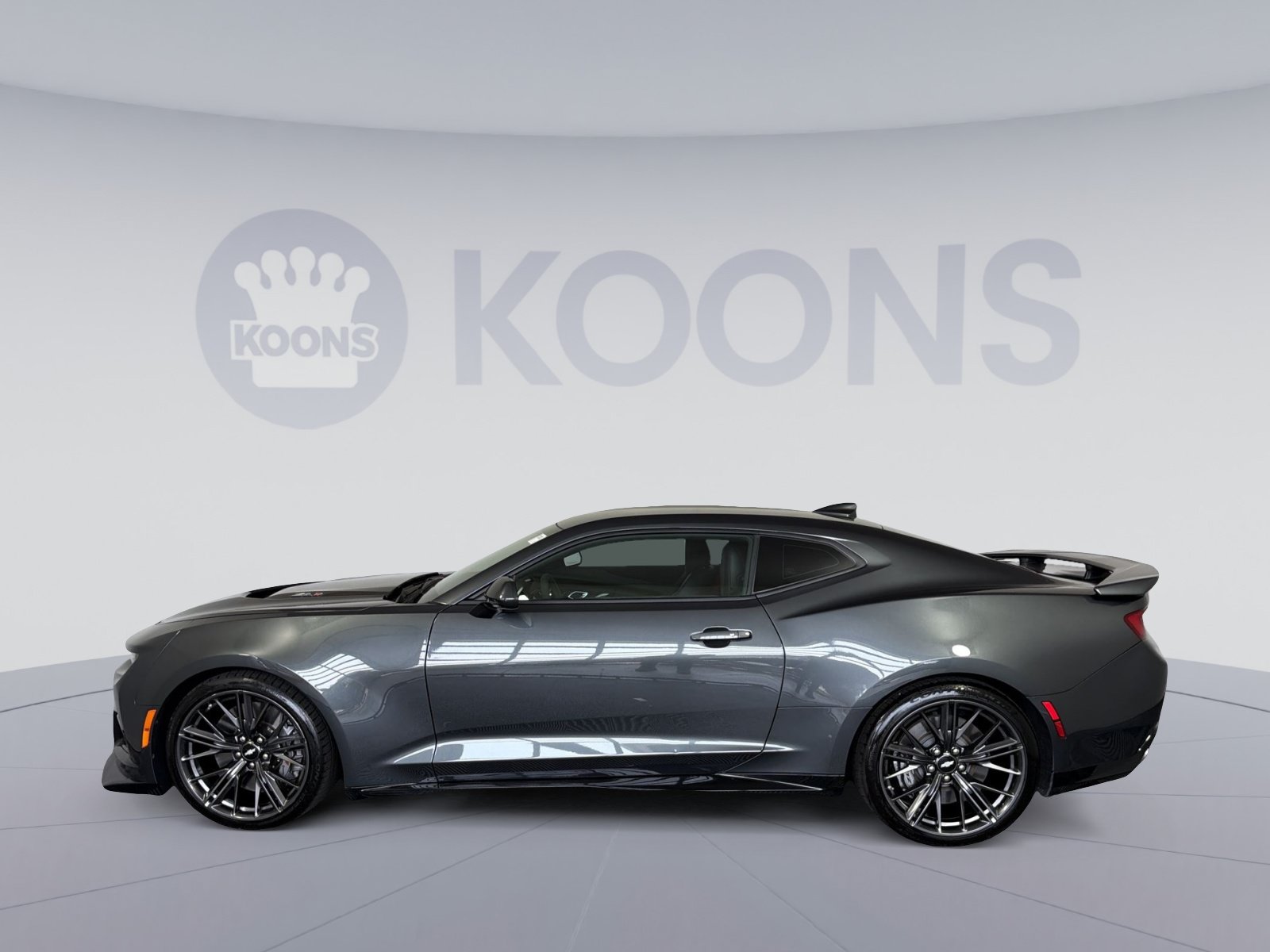 Used 2018 Chevrolet Camaro ZL1 RWD image 2
