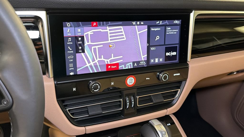 Used 2024 Porsche Macan S AWD/4WD image 27