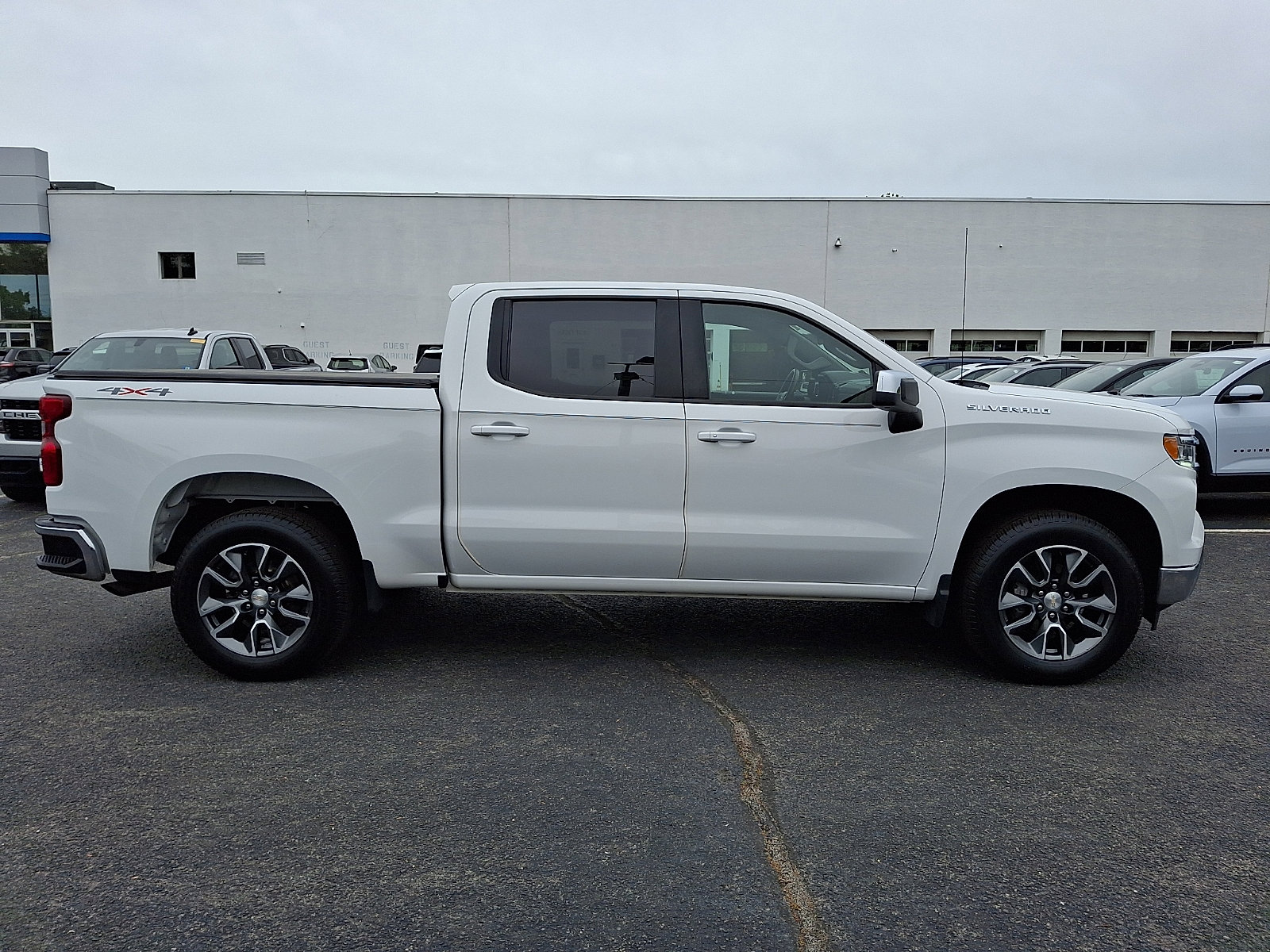 Used 2024 Chevrolet Silverado 1500 LT AWD/4WD image 8