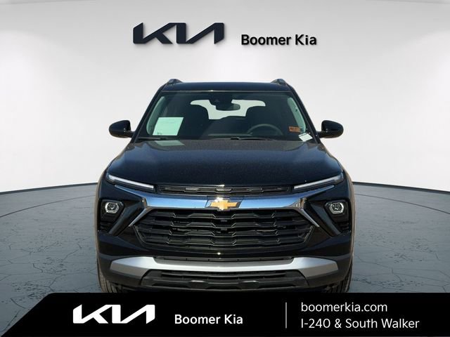 Used 2025 Chevrolet TrailBlazer LT image 2