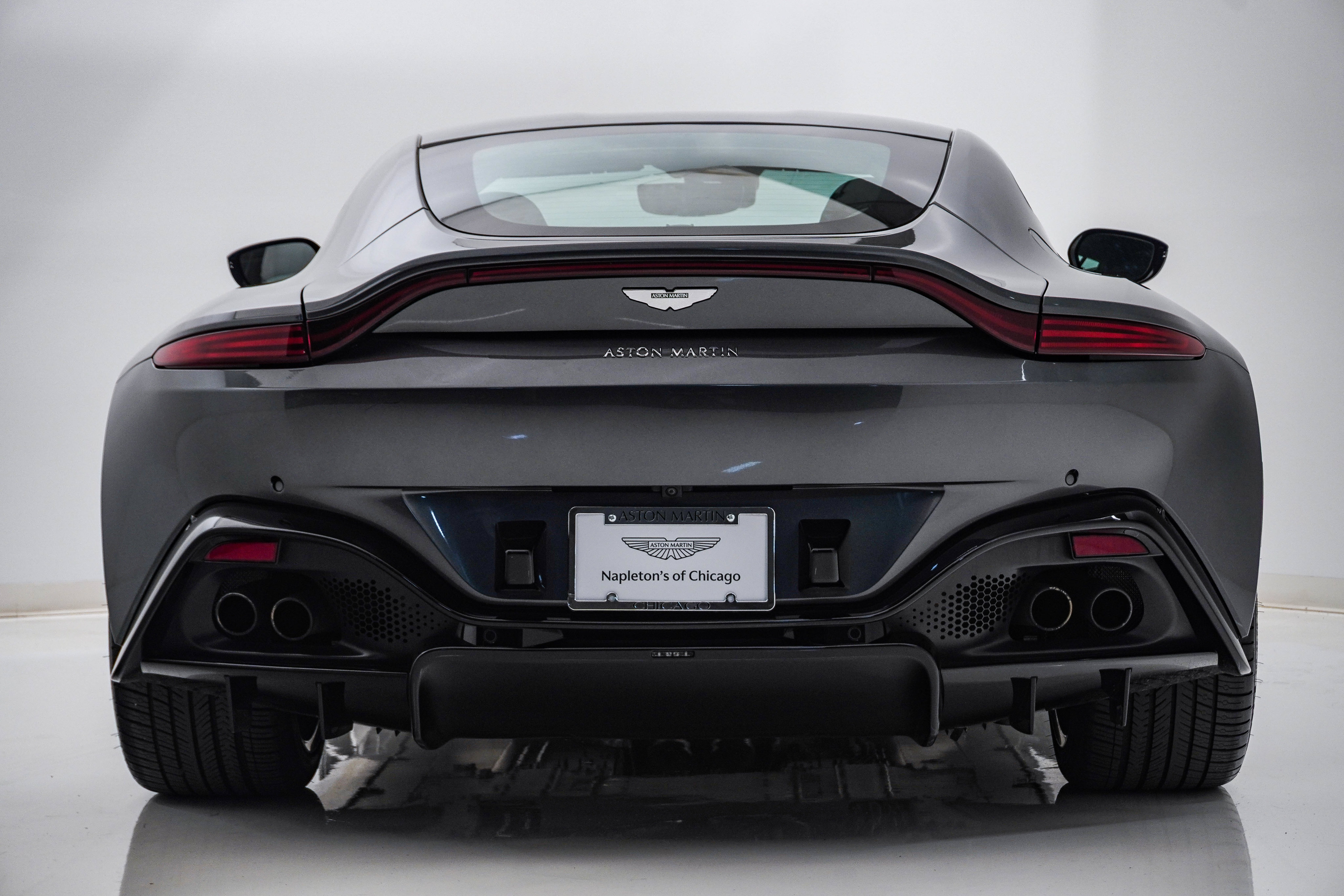 Used 2019 Aston Martin V8 Vantage Coupe RWD image 7