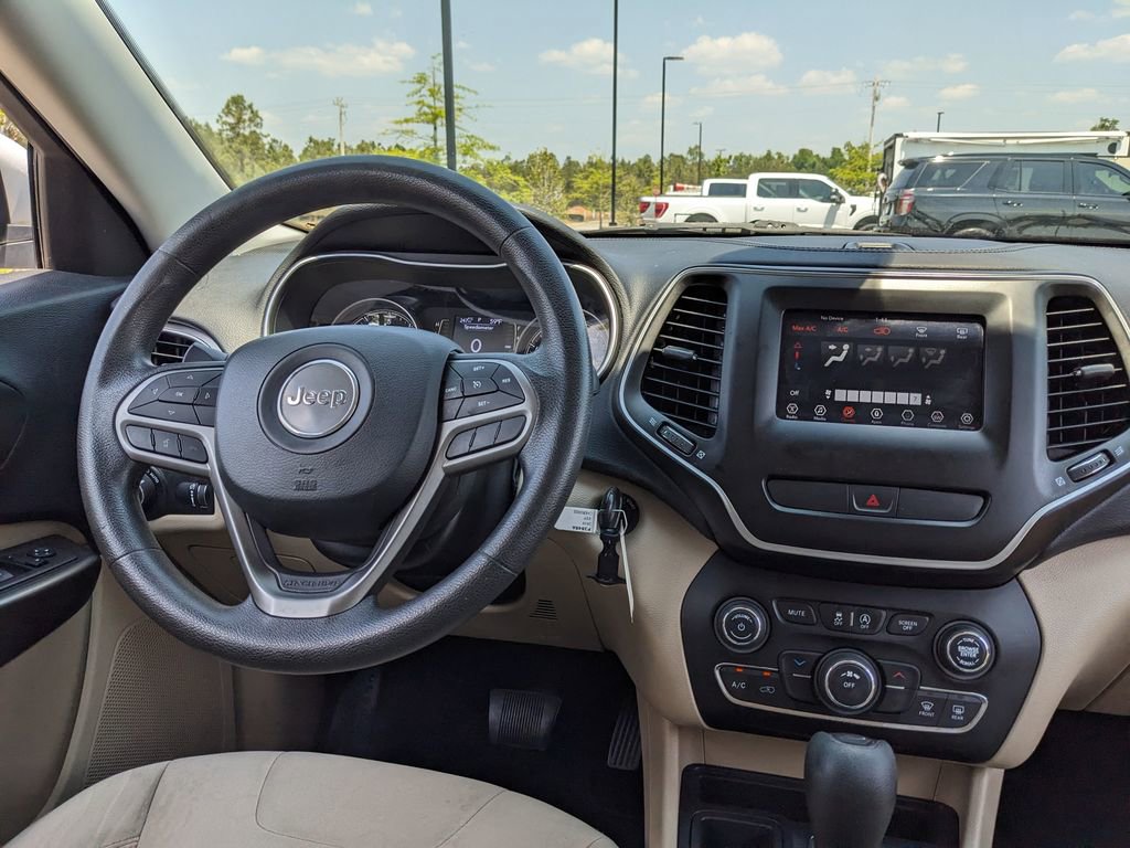 Used 2019 Jeep Cherokee Latitude w/ Popular Appearance Group FWD image 25