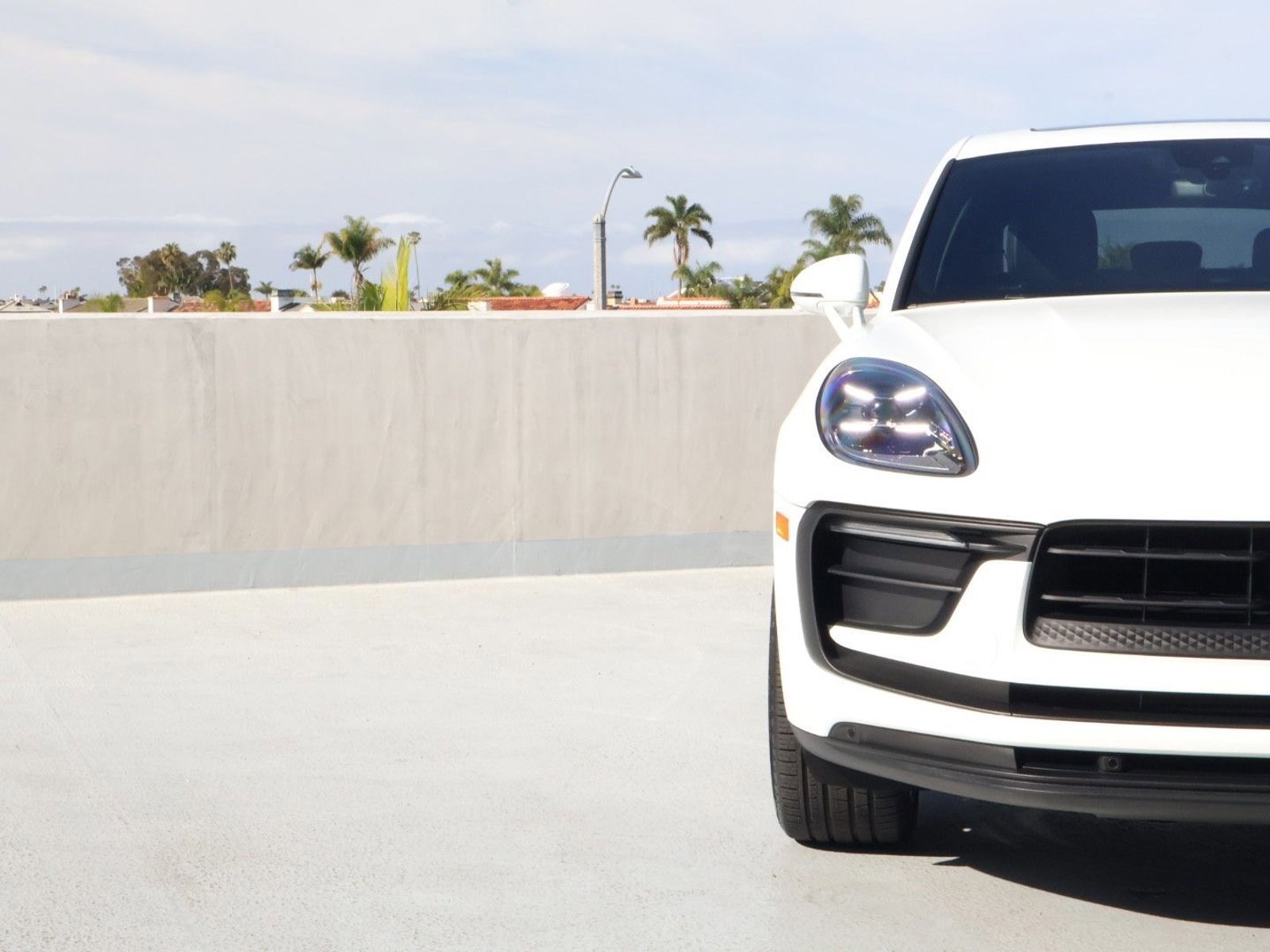 Certified 2025 Porsche Macan image 12