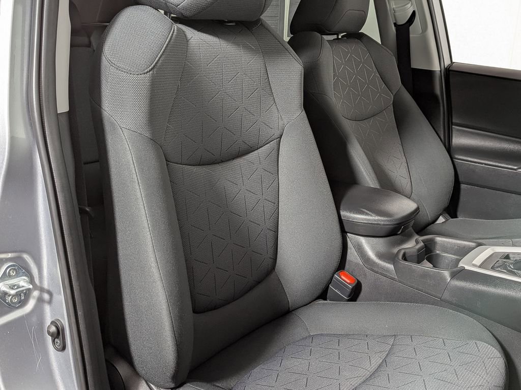 Used 2021 Toyota RAV4 XLE w/ Convenience Package image 26