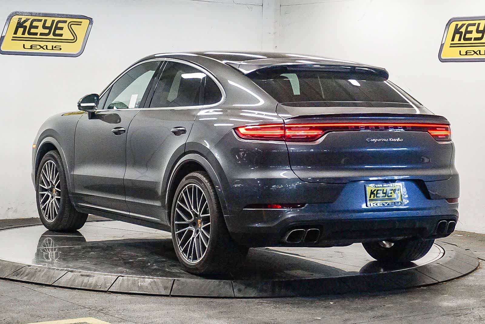 Certified 2022 Porsche Cayenne Turbo AWD/4WD image 2