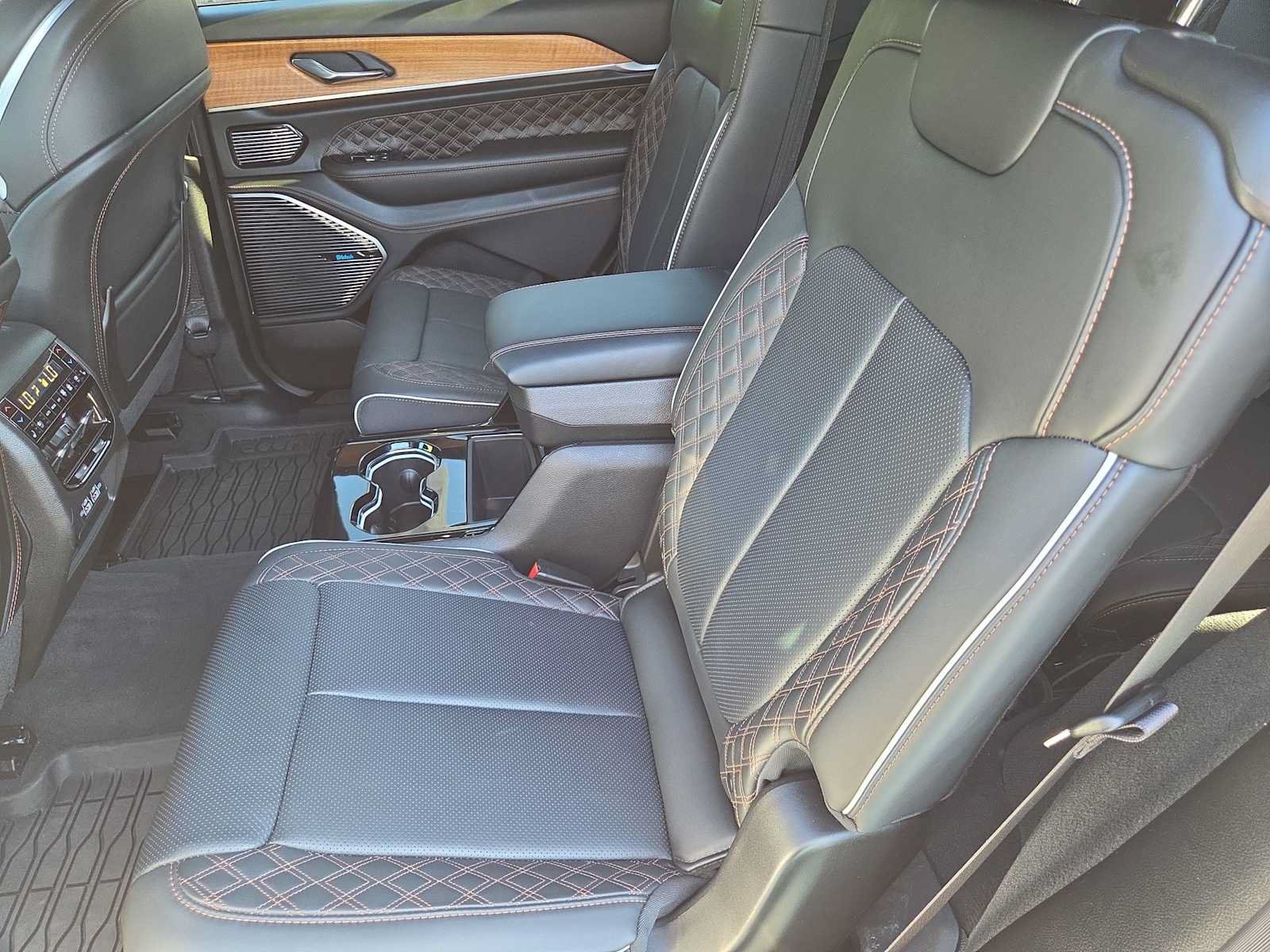 Used 2025 Jeep Grand Cherokee L Summit AWD/4WD image 21