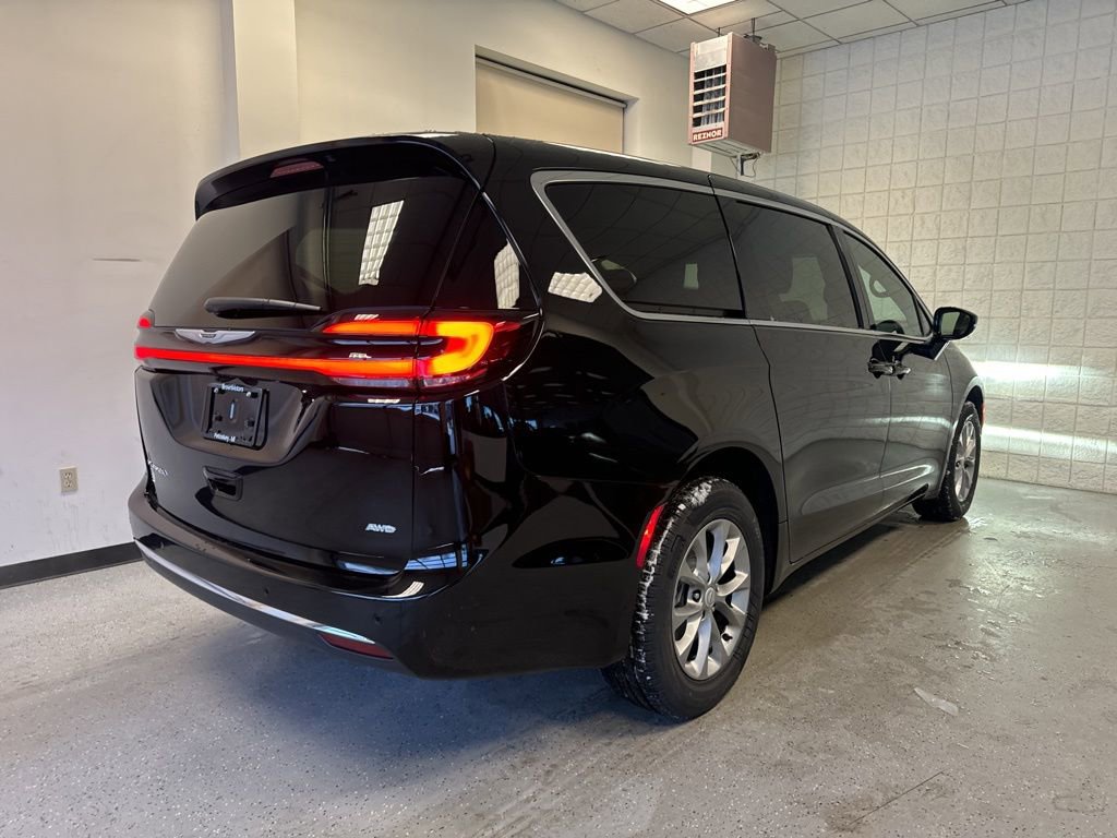 New 2026 Chrysler Pacifica Select image 20