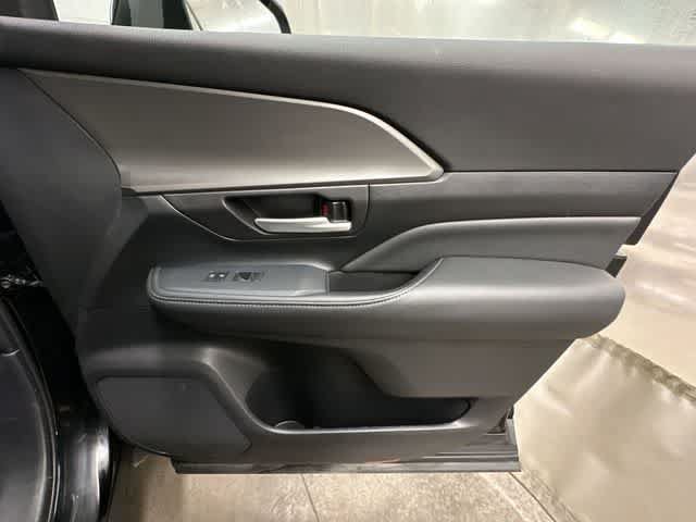Used 2025 Toyota Grand Highlander AWD image 22