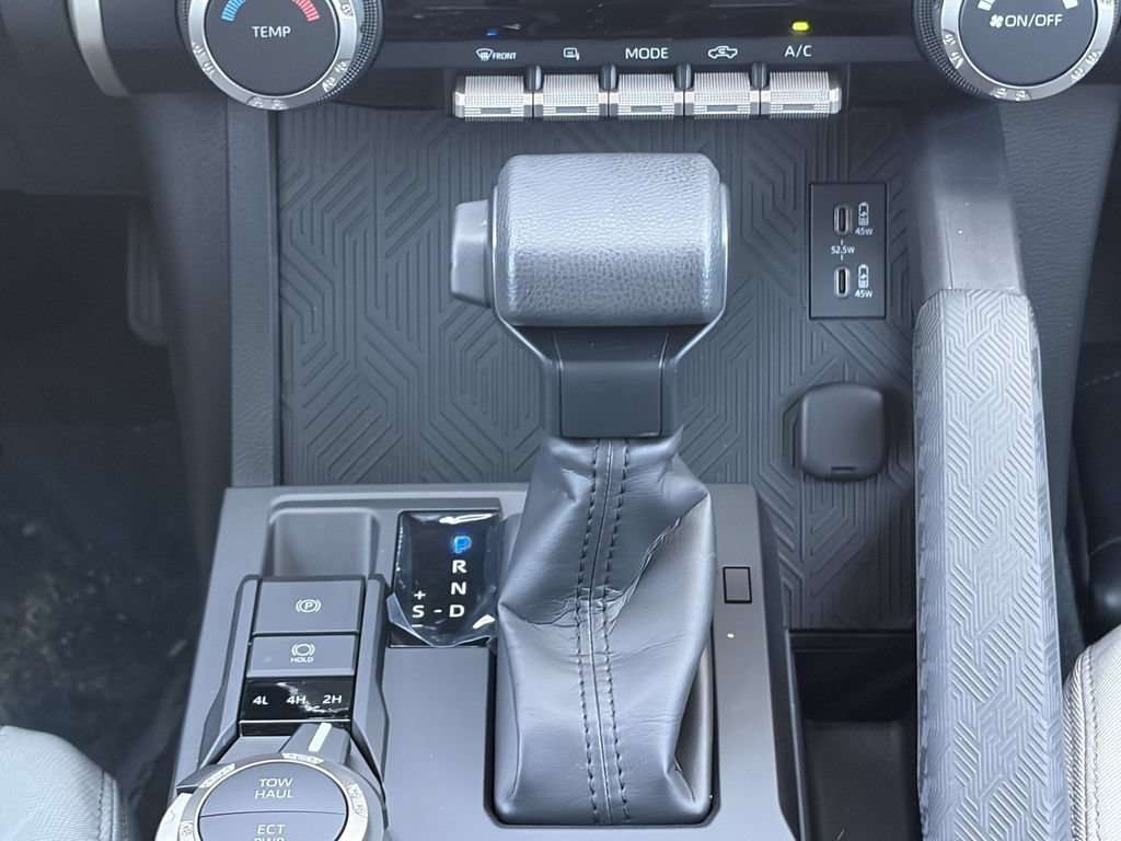 Certified 2025 Toyota Tacoma SR5 AWD/4WD image 31
