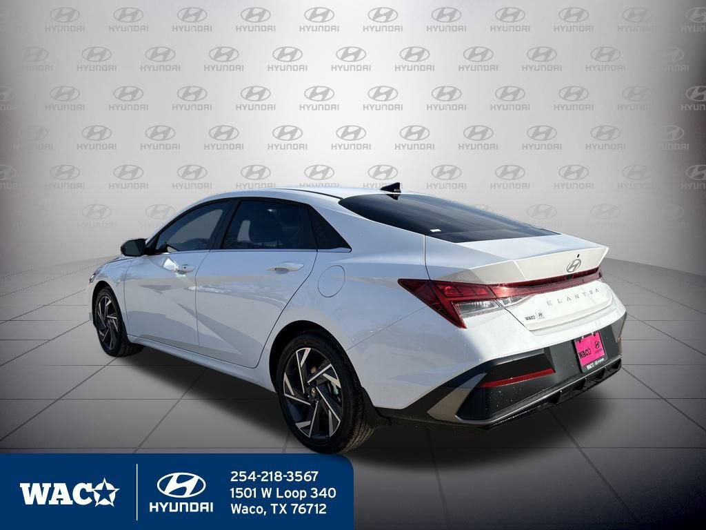 Used 2025 Hyundai Elantra SEL image 11