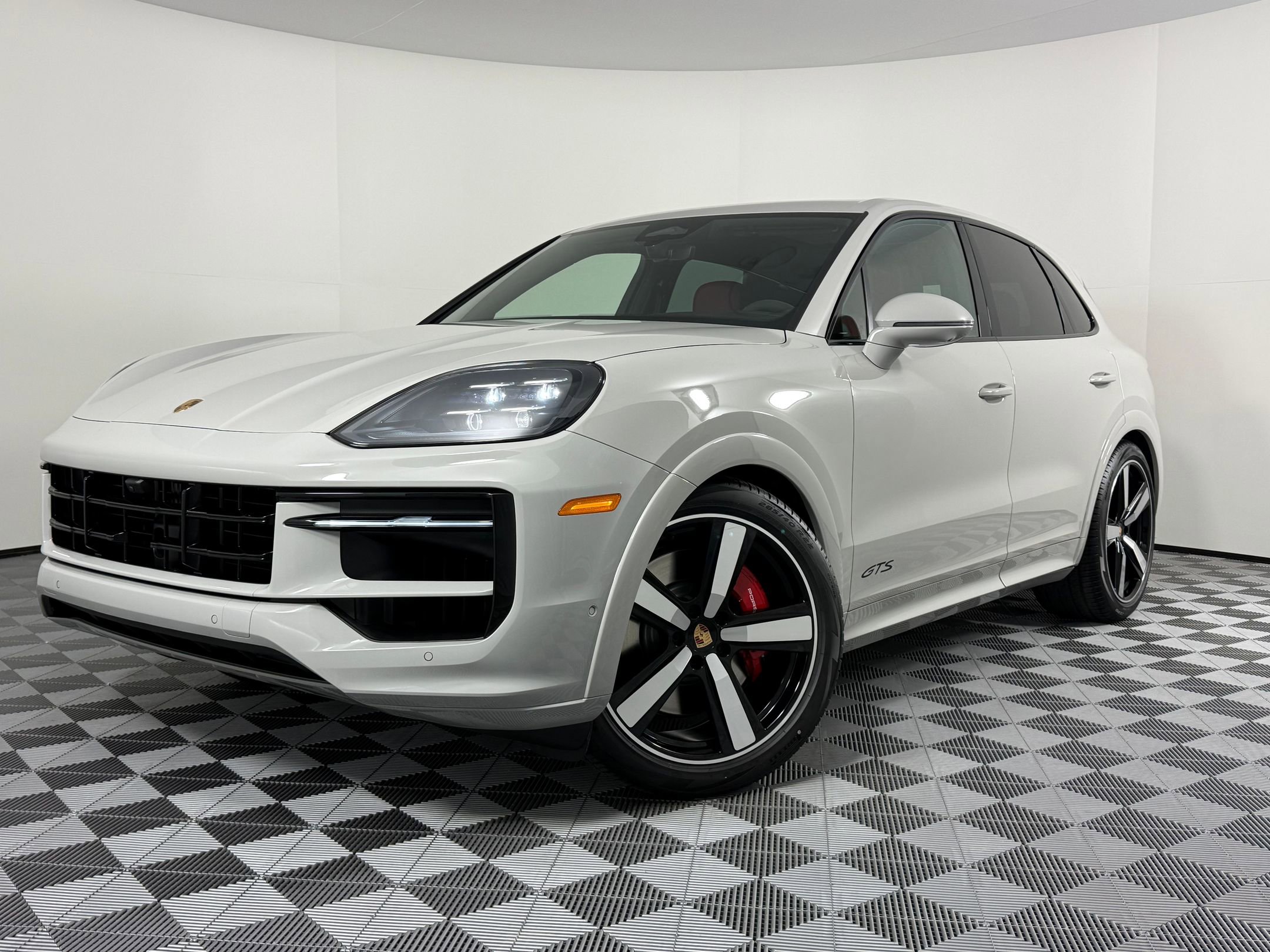 New 2026 Porsche Cayenne GTS video 1