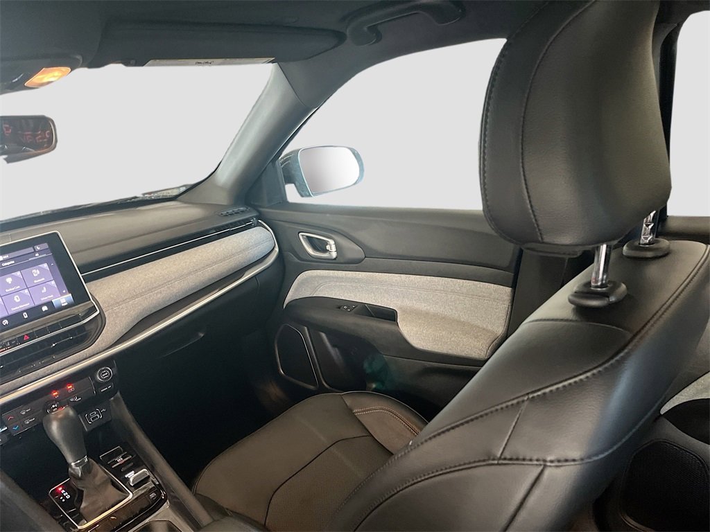 Used 2023 Jeep Compass Latitude image 22