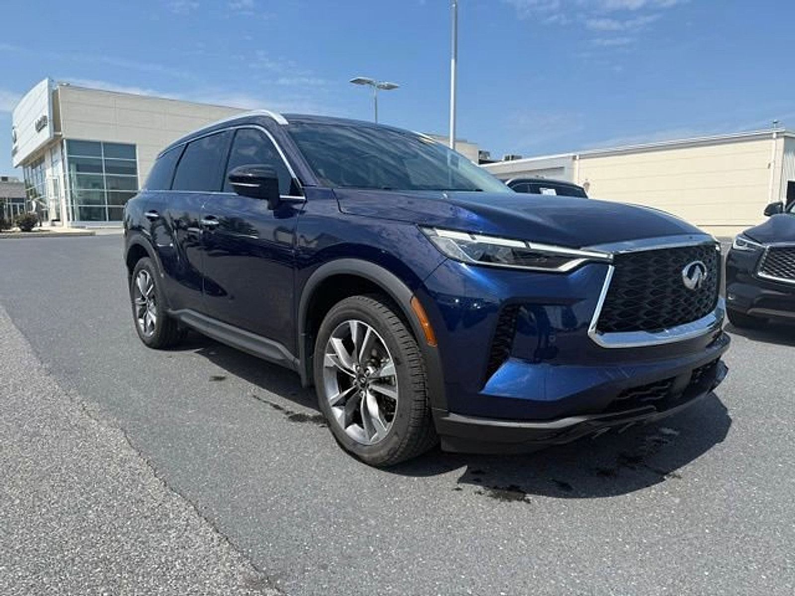 Certified 2023 INFINITI QX60 Luxe w/ Cargo Package AWD/4WD image 1