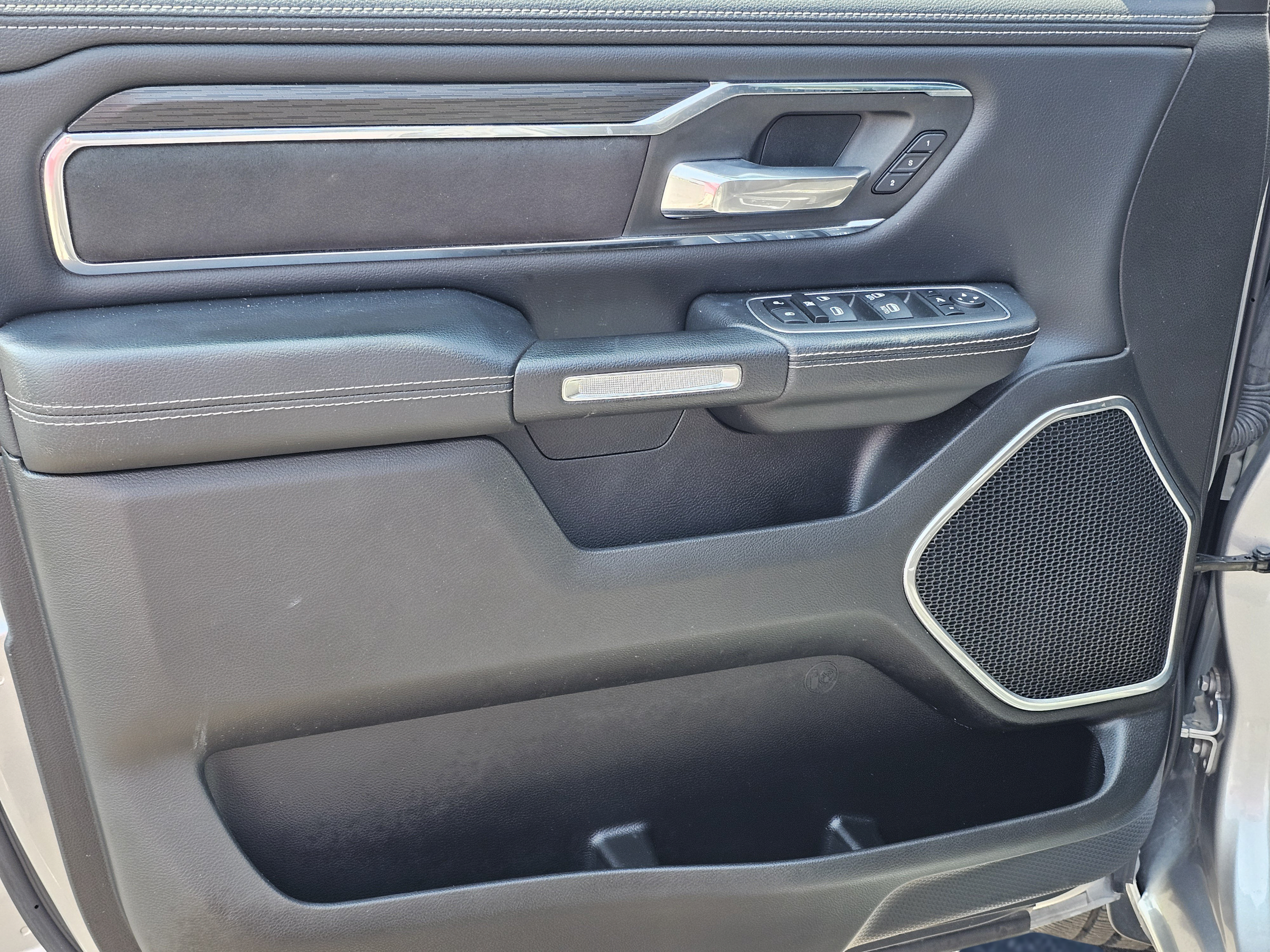 Used 2024 RAM 1500 Laramie AWD/4WD image 16