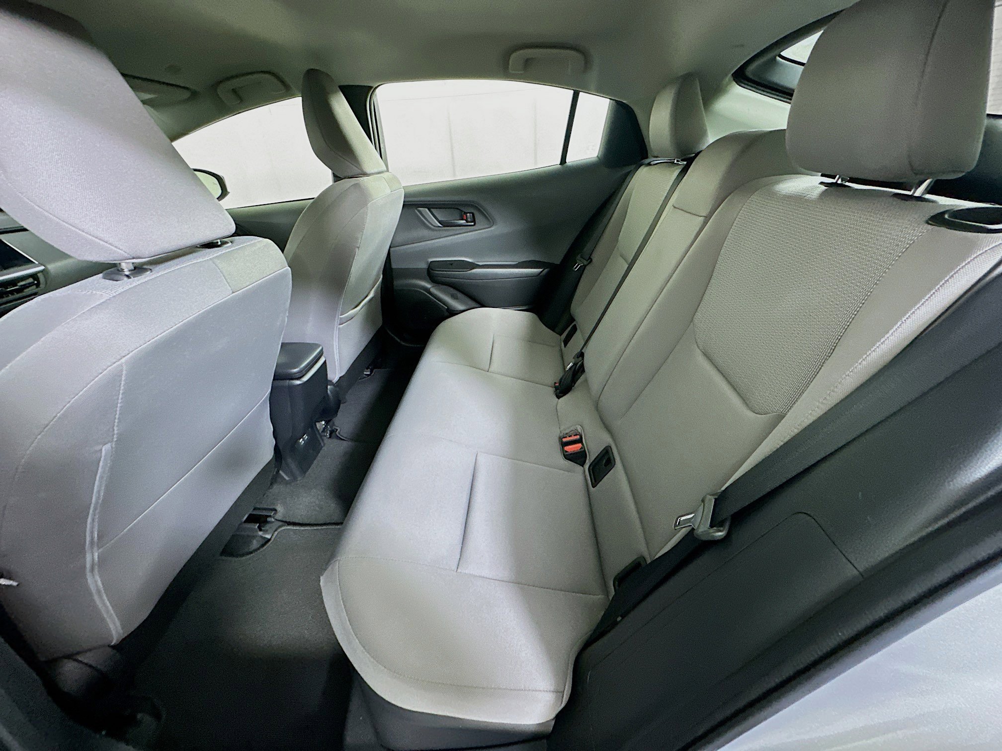 Used 2025 Toyota Prius LE FWD image 26