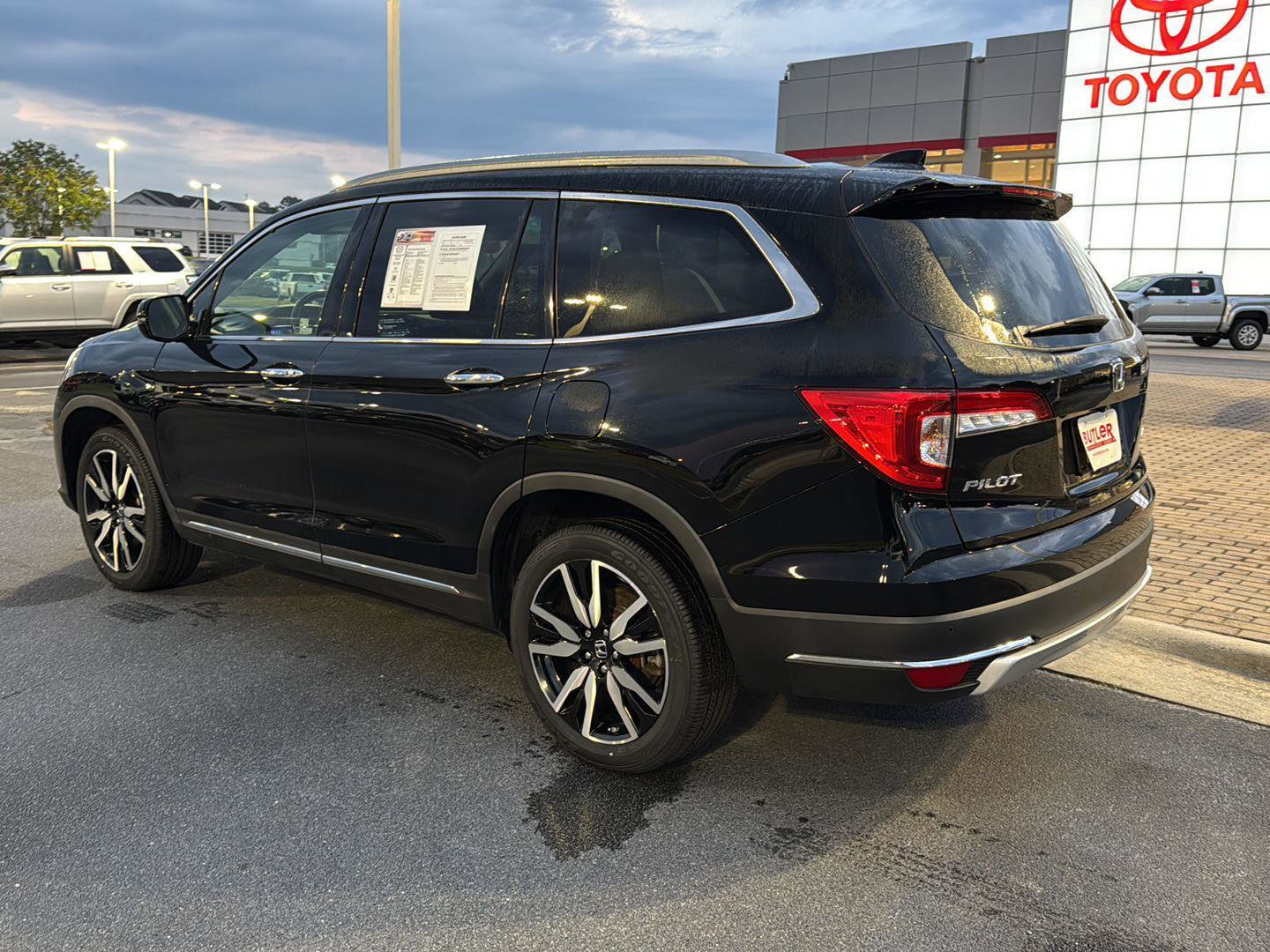 Used 2022 Honda Pilot Touring image 3