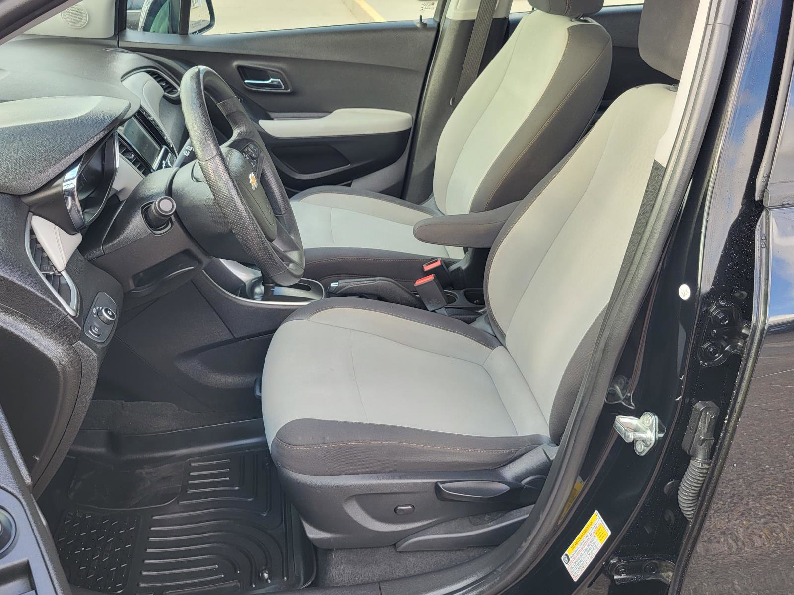 Used 2018 Chevrolet Trax LS w/ LPO, Cargo Package FWD image 17