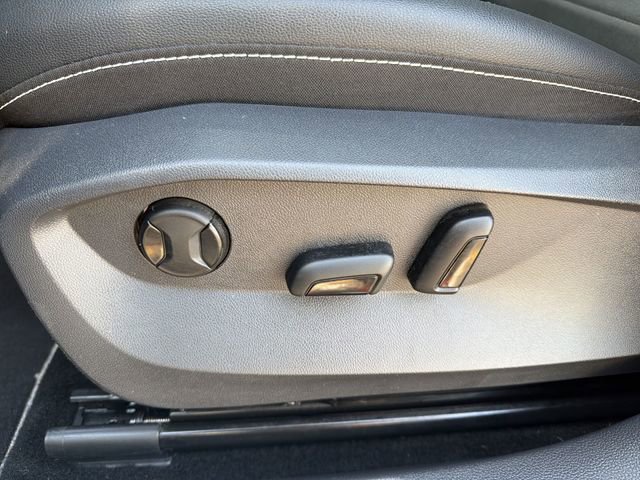 Used 2023 Volkswagen Taos SE w/ Panoramic Sunroof Package image 14