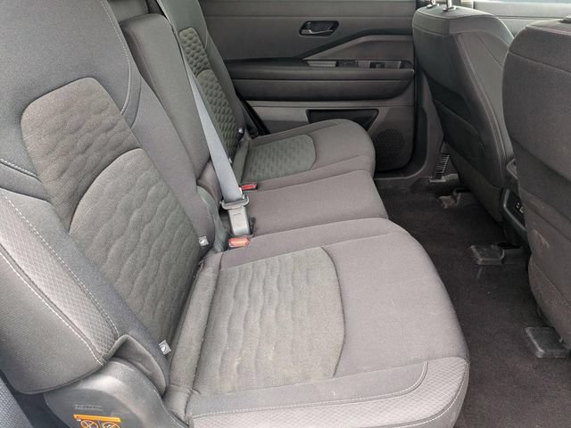 Used 2025 Nissan Pathfinder SV FWD image 25