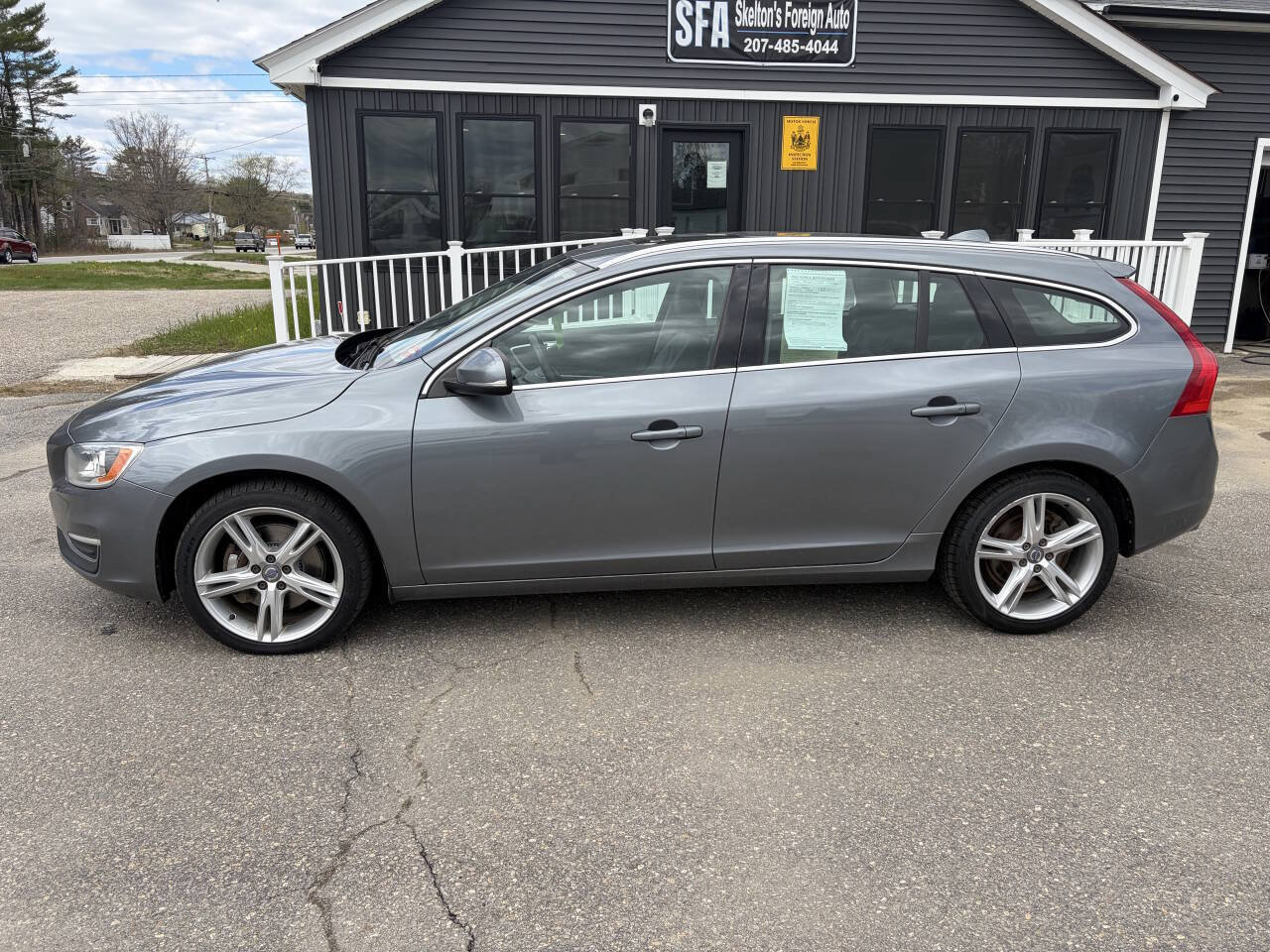Used 2016 Volvo V60 T5 Premier w/ Technology Package AWD/4WD image 3